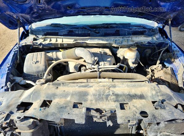 1C6RR7FTXJS251256 2018 RAM 1500 Blue Вид задньої частини салону