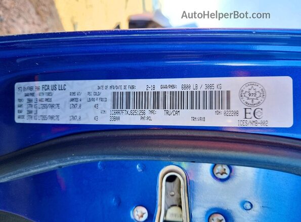 1C6RR7FTXJS251256 2018 RAM 1500 Blue Вид підкапотного простору