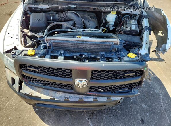 1C6RR7FTXJS327493 2018 RAM 1500 White 
