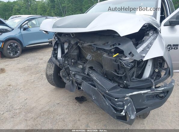 1C6RR7GG2KS688428 2019 RAM 1500 CLASSIC Silver Widok z przodu
