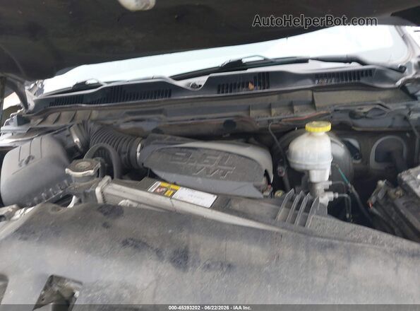 1C6RR7GG2KS688428 2019 RAM 1500 CLASSIC Silver Widok z tyłu
