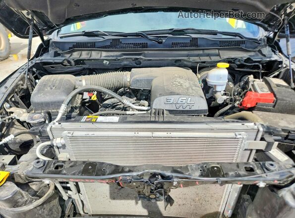 1C6RR7GG2PS520411 2023 RAM 1500 Black Widok wnętrza z tyłu