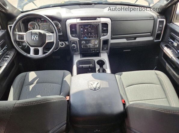 1C6RR7GG2PS520411 2023 RAM 1500 Black Widok deski rozdzielczej