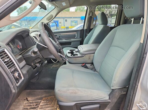 1C6RR7GG5HS777063 2017 RAM 1500 Silver Вид салону спереду