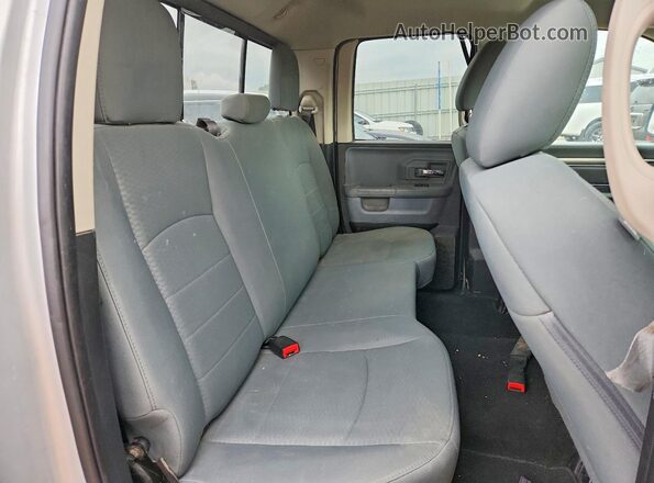 1C6RR7GG5HS777063 2017 RAM 1500 Silver Вид задніх сидінь