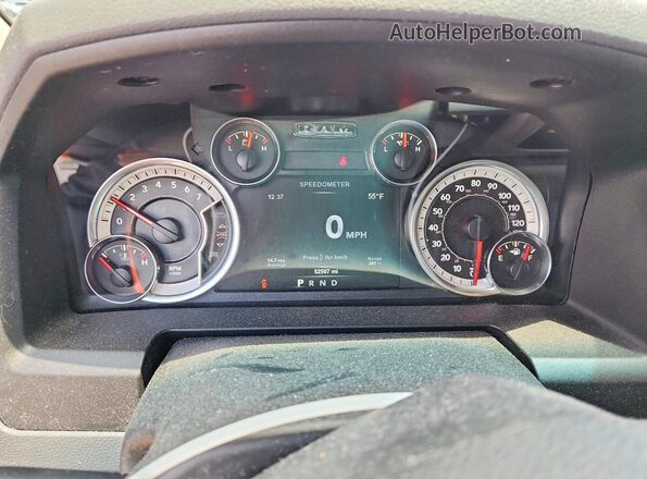 1C6RR7GG6JS207160 2018 RAM 1500 White ხელსაწყოთა პანელის ხედი
