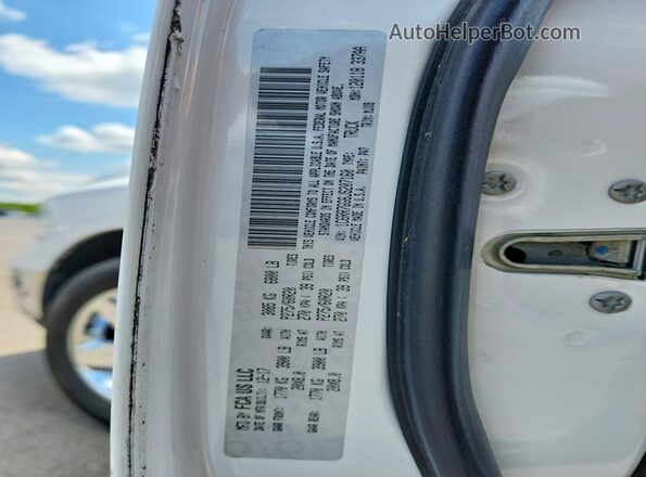 1C6RR7GG6JS207160 2018 RAM 1500 White ძრავის განყოფილების ხედი
