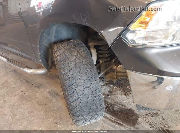 1C6RR7GG8JS231461 2018 RAM 1500 Gray Front view