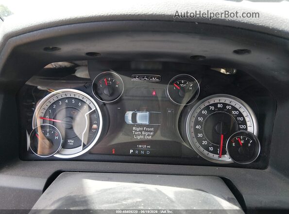 1C6RR7GT1JS120540 2018 RAM 1500 Black Вид задніх сидінь