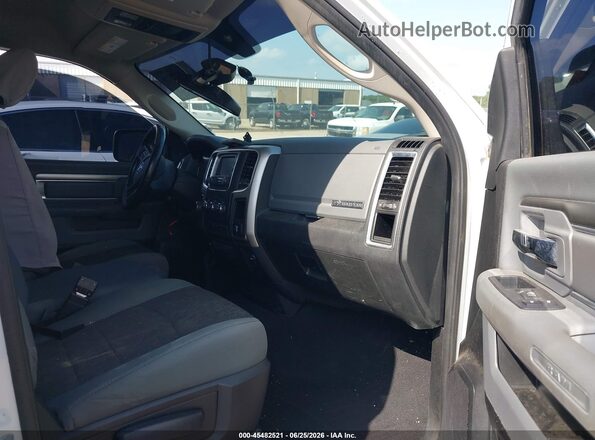 1C6RR7GT5GS146065 2016 RAM 1500 White Front interior view