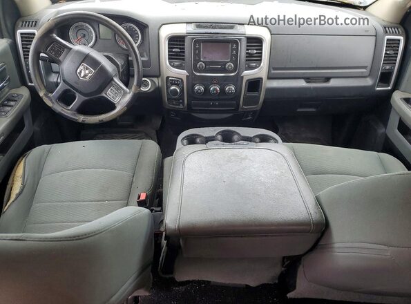1C6RR7GT9GS165654 2016 RAM 1500 Серебряный Вид панели приборов