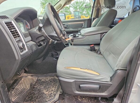 1C6RR7GT9GS165654 2016 RAM 1500 Серебряный Вид салона спереди