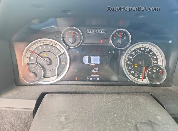1C6RR7HT3GS238371 2016 RAM 1500 Black Սարքավորումների վահանակի տեսք