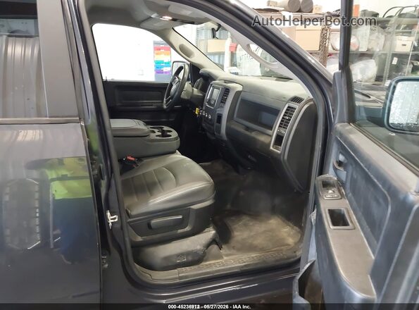 1C6RR7KG0JS293136 2018 RAM 1500 Gray Widok wnętrza z przodu