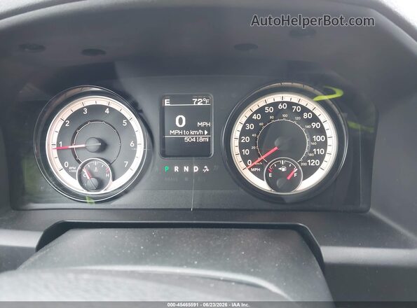 1C6RR7KG2JS277875 2018 RAM 1500 Dark Blue Widok tylnych siedzeń