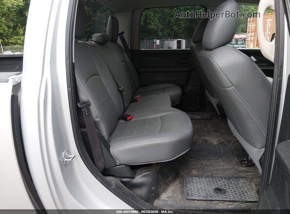 1C6RR7KG3JS306686 2018 RAM 1500 Silver VIN sticker view