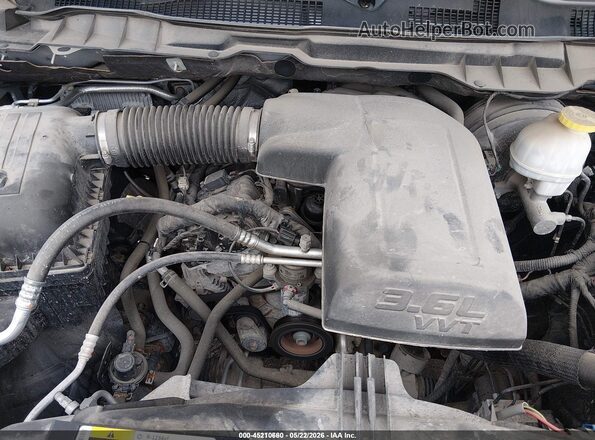1C6RR7KG3JS306686 2018 RAM 1500 Silver Rear view