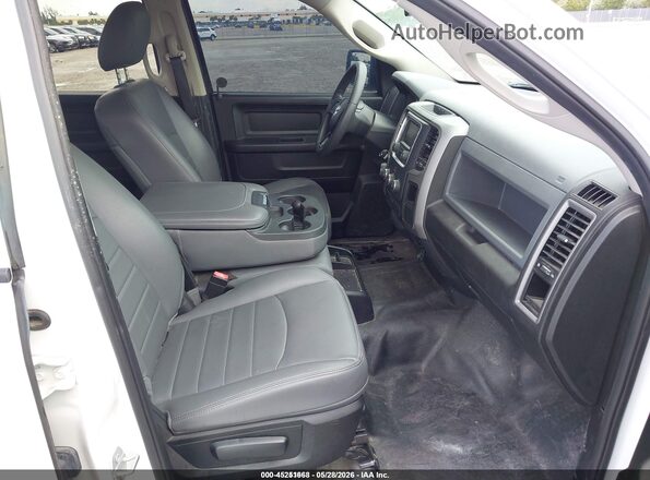 1C6RR7KG4JS294239 2018 RAM 1500 White წინა სალონის ხედი
