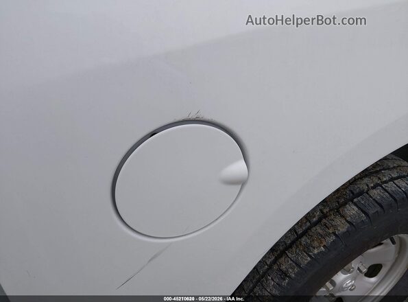 1C6RR7KG4JS306678 2018 RAM 1500 White Front view