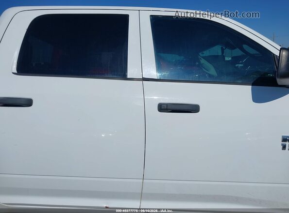 1C6RR7KG6JS266829 2018 RAM 1500 White უკანა სალონის ხედი