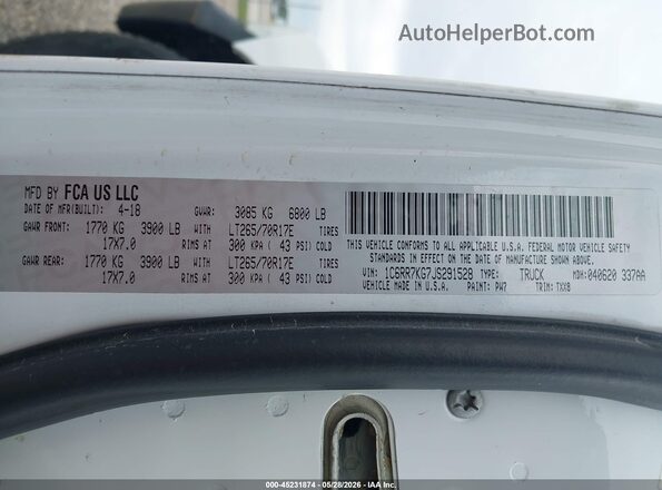1C6RR7KG7JS291528 2018 RAM 1500 White ძრავის განყოფილების ხედი