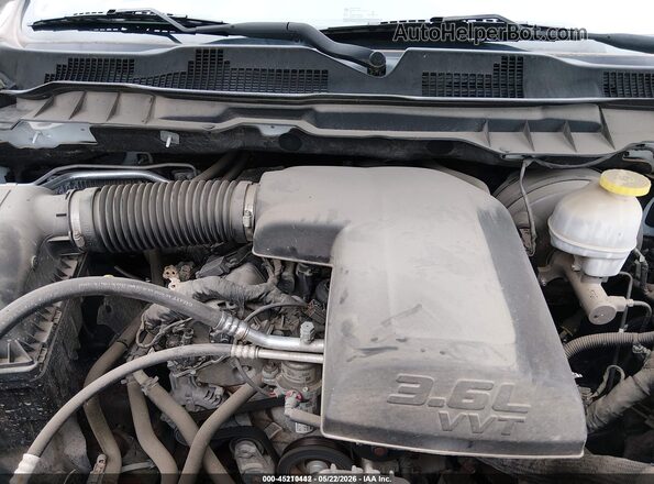 1C6RR7KG7JS306688 2018 RAM 1500 White Հետևի տեսք