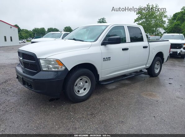 1C6RR7KG8JS293112 2018 RAM 1500 White Առջևի ձախ երեք քառորդ տեսարան