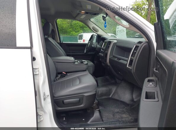 1C6RR7KG8JS293112 2018 RAM 1500 White Սալոնի դիմացի տեսք
