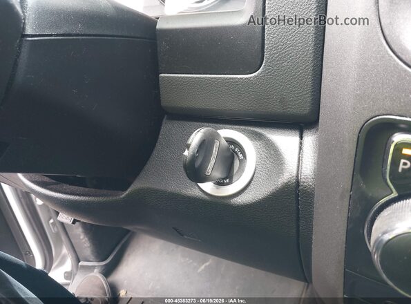 1C6RR7KG9HS831598 2017 RAM 1500 Silver Widok deski rozdzielczej