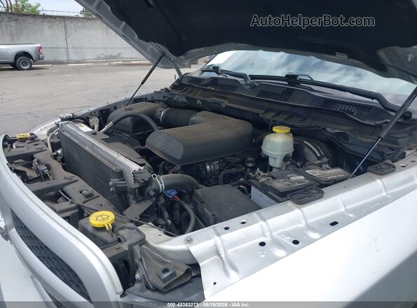 1C6RR7KG9HS831598 2017 RAM 1500 Silver 