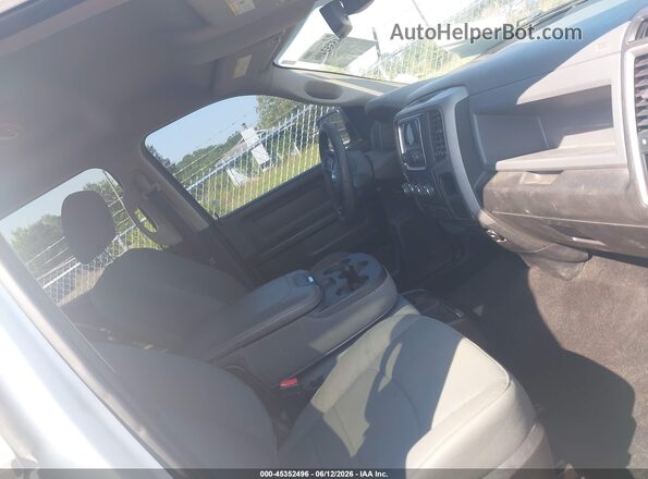 1C6RR7KG9JS257977 2018 RAM 1500 White Vista interior delantera