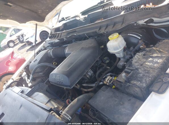1C6RR7KG9JS257977 2018 RAM 1500 White Vista frontal