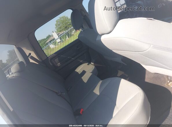 1C6RR7KG9JS257977 2018 RAM 1500 White Vista de la etiqueta del VIN