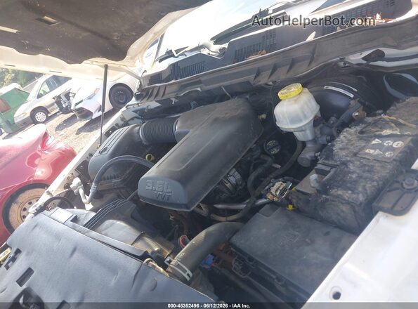 1C6RR7KG9JS257977 2018 RAM 1500 White Vista trasera