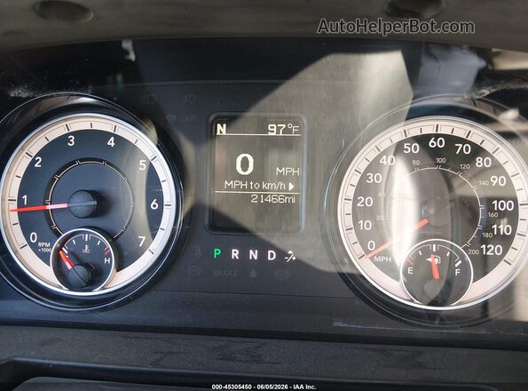 1C6RR7KGXJS300531 2018 RAM 1500 White 