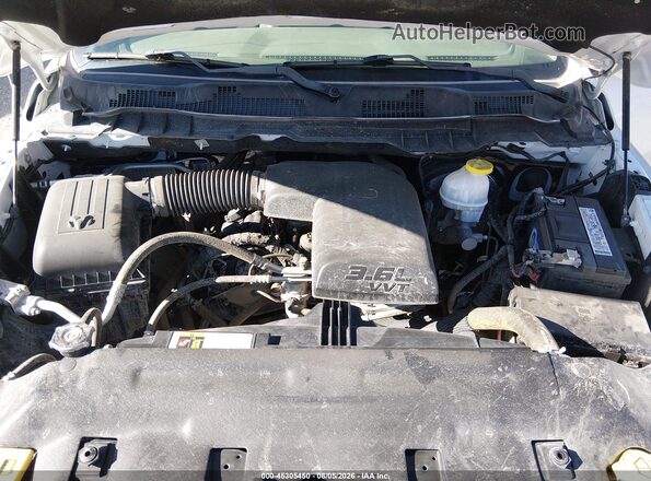 1C6RR7KGXJS300531 2018 RAM 1500 White 