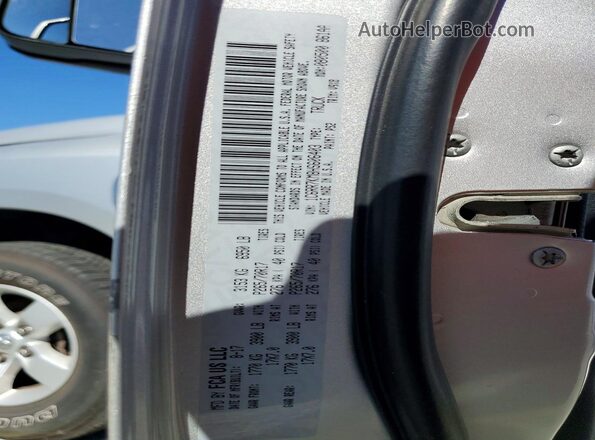 1C6RR7KM8HS606403 2017 RAM 1500 Серебряный 