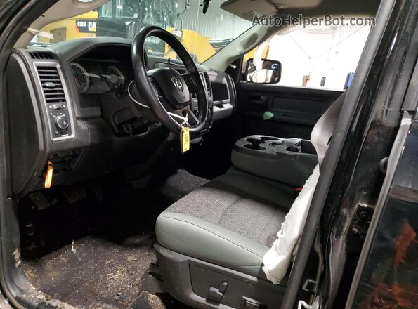 1C6RR7KT7KS720004 2019 RAM 1500 Black Widok wnętrza z przodu