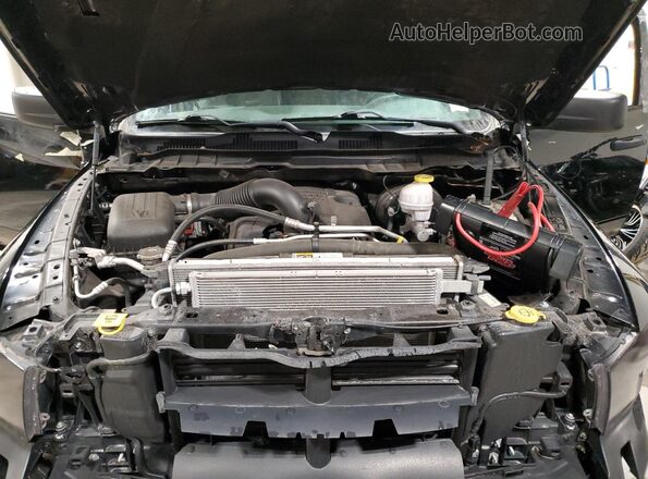 1C6RR7KT7KS720004 2019 RAM 1500 Black Widok wnętrza z tyłu