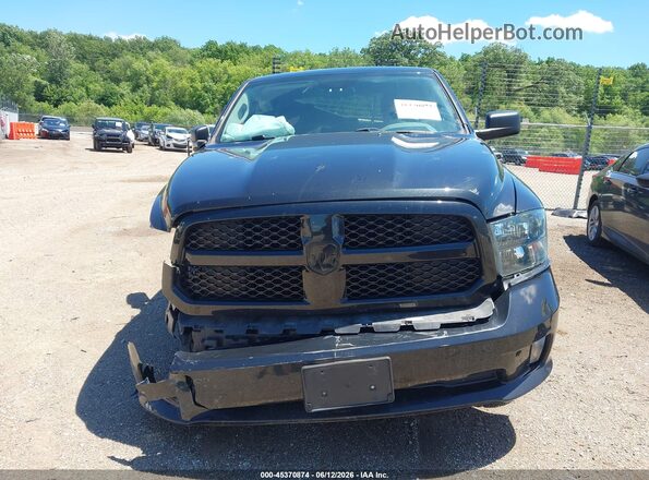 1C6RR7KT8JS335887 2018 RAM 1500 Black ხელსაწყოთა პანელის ხედი