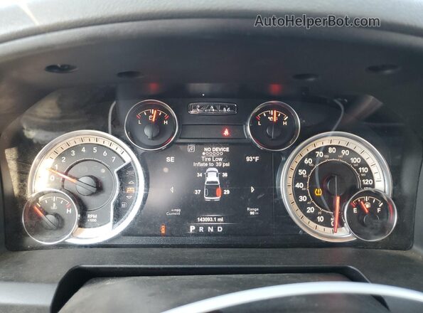 1C6RR7LG3JS215920 2018 RAM 1500 Black Vista del cuadro de instrumentos
