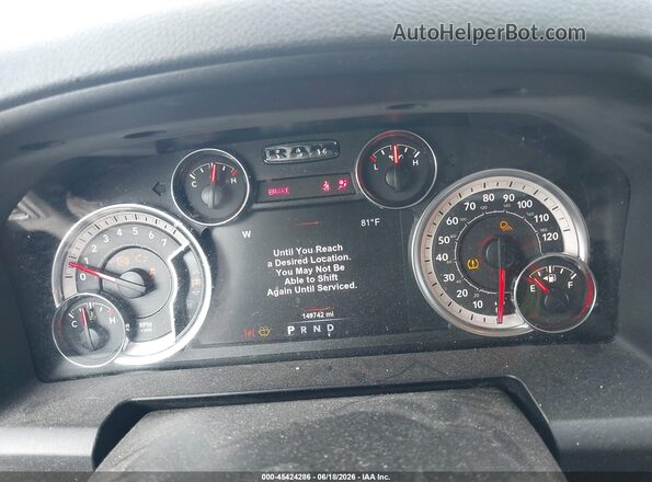 1C6RR7LG4JS141052 2018 RAM 1500 Black Widok tylnych siedzeń
