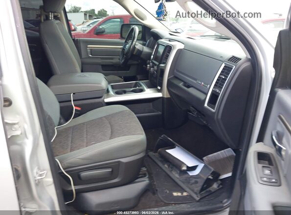 1C6RR7LT0HS865084 2017 RAM 1500 Silver Вид салону спереду
