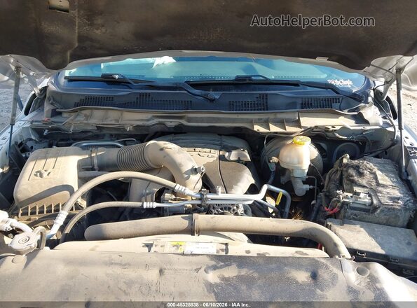 1C6RR7LT0JS217587 2018 RAM 1500 Серебряный Вид сзади