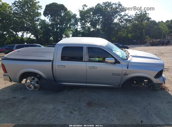 1C6RR7LT0JS217587 2018 RAM 1500 Серебряный Вид задней части салона