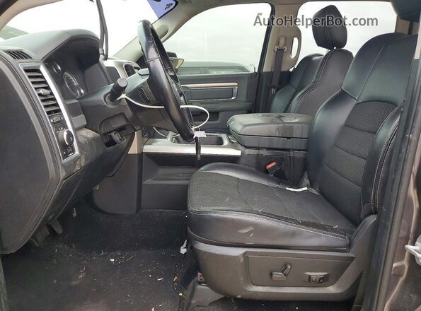 1C6RR7LT1JS241512 2018 RAM 1500 Серый Вид салона спереди