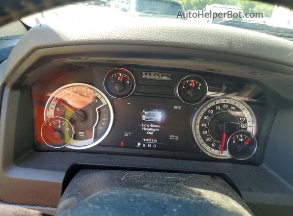 1C6RR7LT1JS251473 2018 RAM 1500 White Vista del cuadro de instrumentos