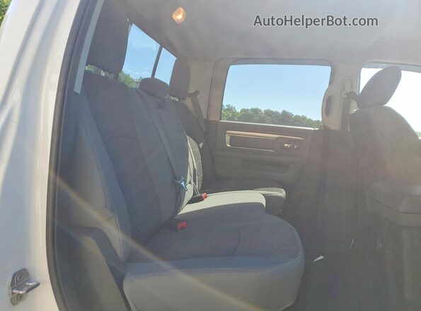 1C6RR7LT1JS251473 2018 RAM 1500 White Vista de los asientos traseros