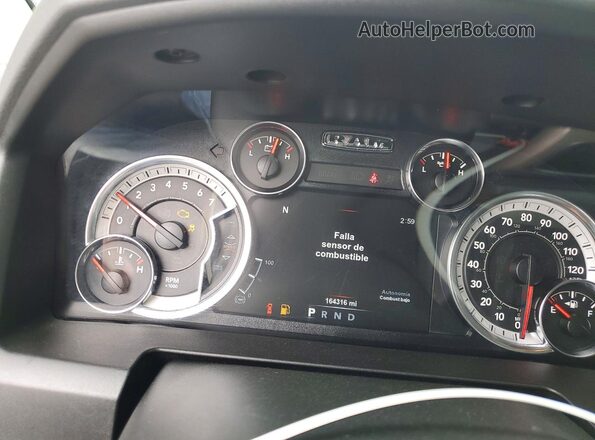 1C6RR7LT2JS111125 2018 RAM 1500 White Սարքավորումների վահանակի տեսք