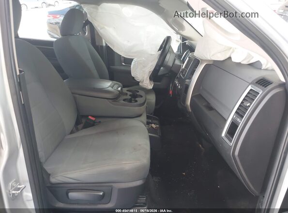 1C6RR7LT2JS202640 2018 RAM 1500 Silver Vista interior delantera